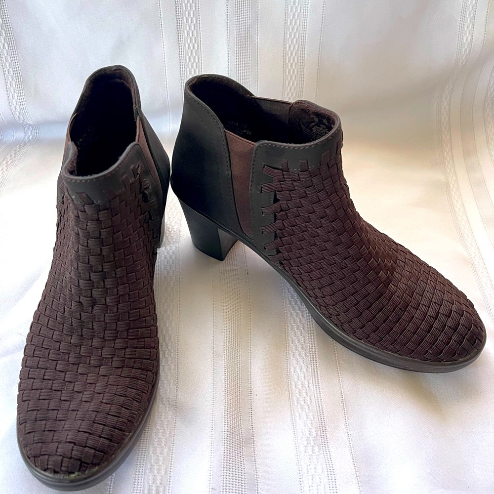 Steven by Steve Madden, elastic mesh upper, brown, women’s size 10M